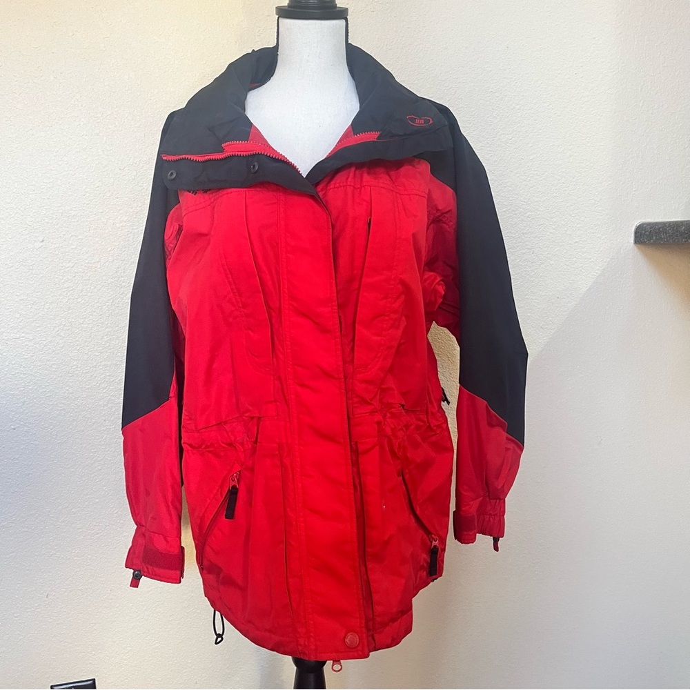 Colombia coat shell with multiple pockets - Perfect for that next ski trip